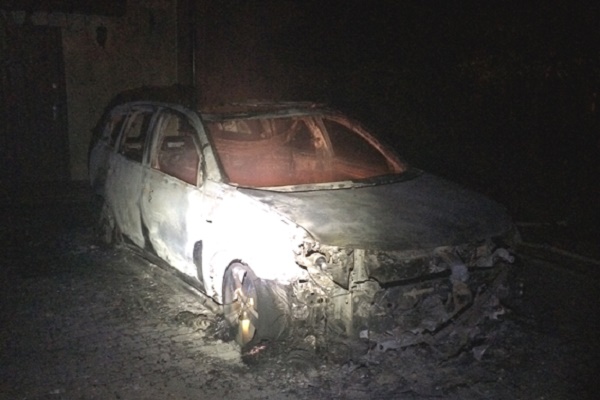 На Рівненщині підпал: вщент згорів японський легковик (Фото)