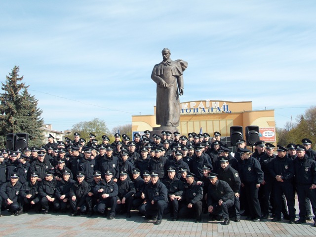 Перший рік патрульної поліції Рівного. Фоторепортаж з майдану Незалежності