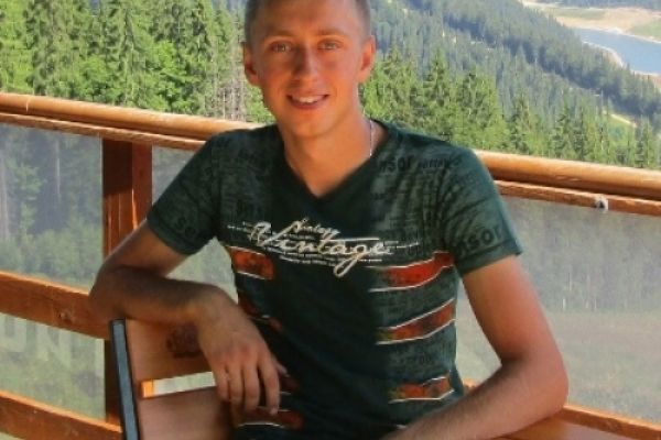 Портрети простим олівцем пише  Дмитро Ярмолюк з Кореччини