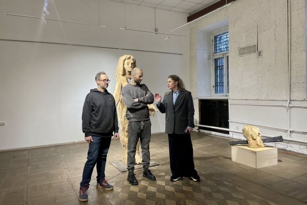 У Рівному презентували виставку львівського скульптора Володимира Семківа «Кожен відчуває»