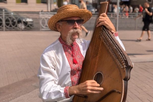 Рівнянин Володимир Горбатюк розповів про свою книжку та рух бандуристів