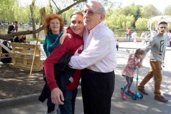 Родина з Квасилова у пошуку помочі для сина вийшла за межі кордонів кількох країн