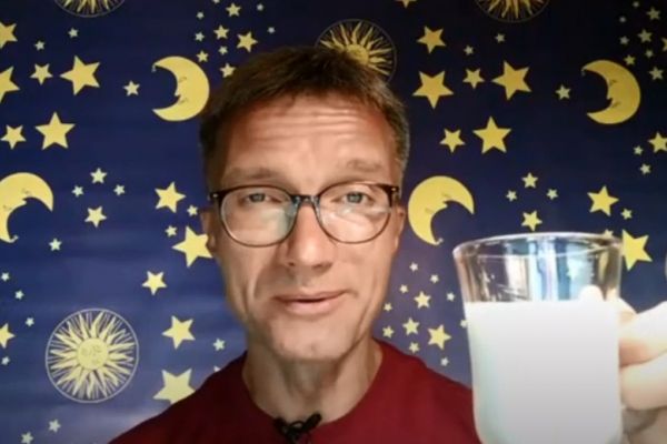 Відомий рівнянин колекціонує казки (ВІДЕО)