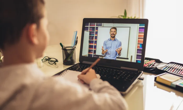 Чи сядуть за парти школярі Рівного на Великодні свята