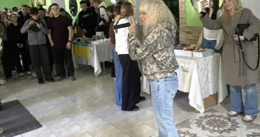 В одному з ліцеїв Рівного зібрали для наших Захисників 100 тисяч гривень