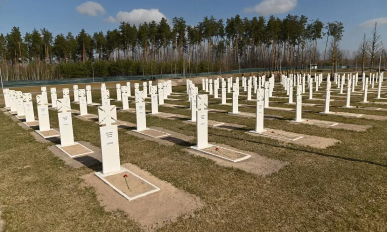 На Рівненщині працюють над похованням невпізнаних військовослужбовців