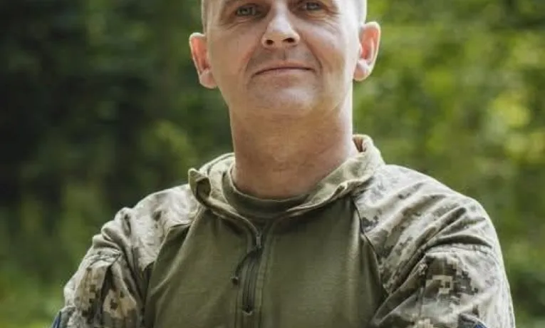 До війни був викладачем, а зараз – на варті нашої свободи: історія бійця «Хакера» з Млинівщини