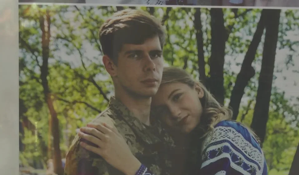 У Рівному презентували фотовиставку «Вишиванка — тендітна броня нації»