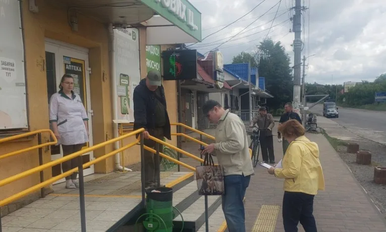 У Рівненській області перевіряють аптеки на безбар’єрність