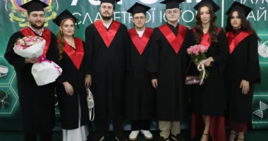 Випускники Луганського медуніверситету виголосили лікарську клятву