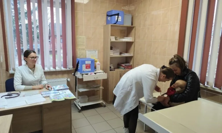 Мобільні медичні бригади продовжують працювати в громадах Рівненської області