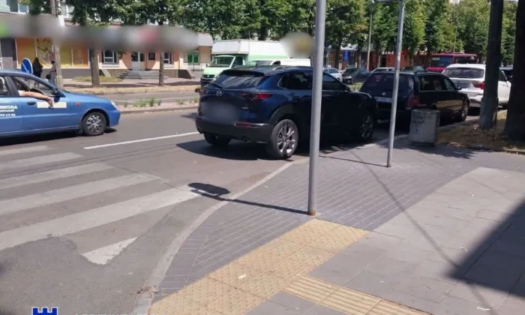 У Рівному водії залишають автівки близько до перехресть: за такі дії передбачено штраф