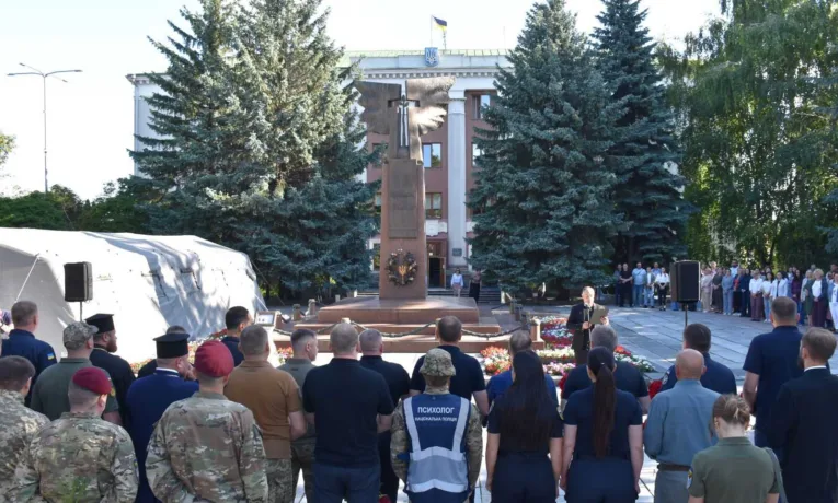 Пам’ять загиблих у полоні військових та цивільних ушанували в Рівному (ФОТО)