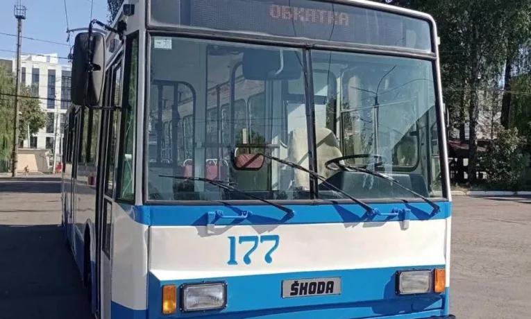 Із капітального ремонту на дороги Рівного вийшов тролейбус «Шкода» 14Т з бортовим номером 177