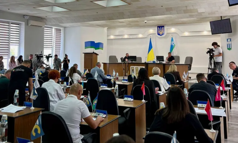 Майже 20 мільйонів гривень на оборону: які рішення прийняли на черговій сесії Рівнеради