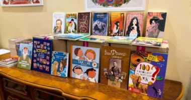 Понад 200 українських книг дітям у Молдові передала Рівненщина