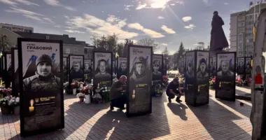 У Рівному продовжують установлювати портрети полеглих воїнів