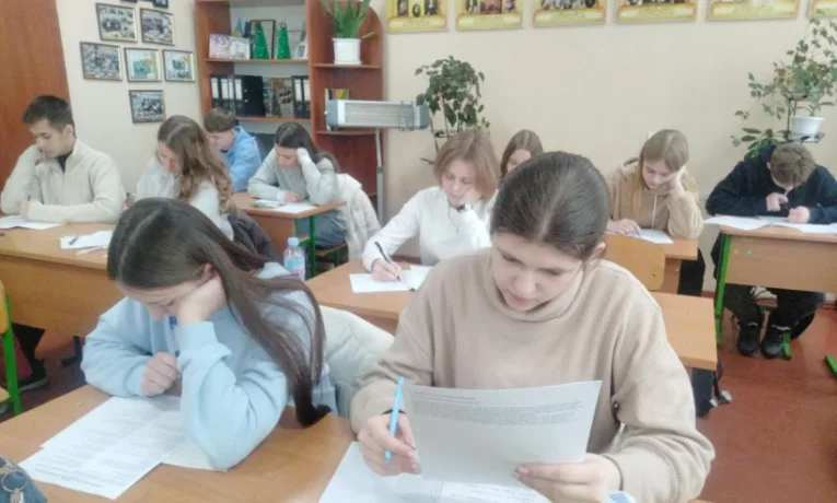 Понад 16,4 тисячі учасників та 15 предметів: на Рівненщині стартують учнівські олімпіади