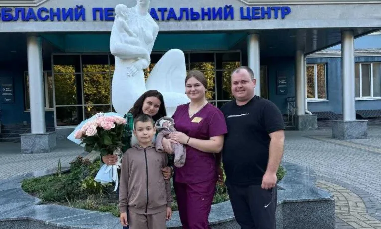 Народився з вагою 950 грамів: малюка-поспішайку, за життя якого боролися у Рівненському перинатальному, виписали додому