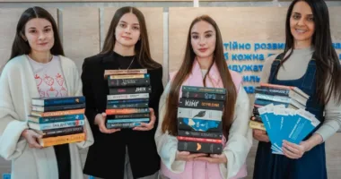 «Буккросинг»: Рівненська обласна лікарня отримала півсотні книжок від студентів